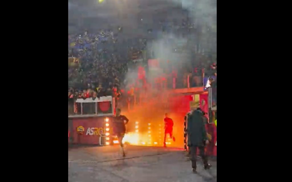 Οι φίλοι της Ρόμα δημιούργησαν υπερθέαμα στο Ολίμπικο (vid)