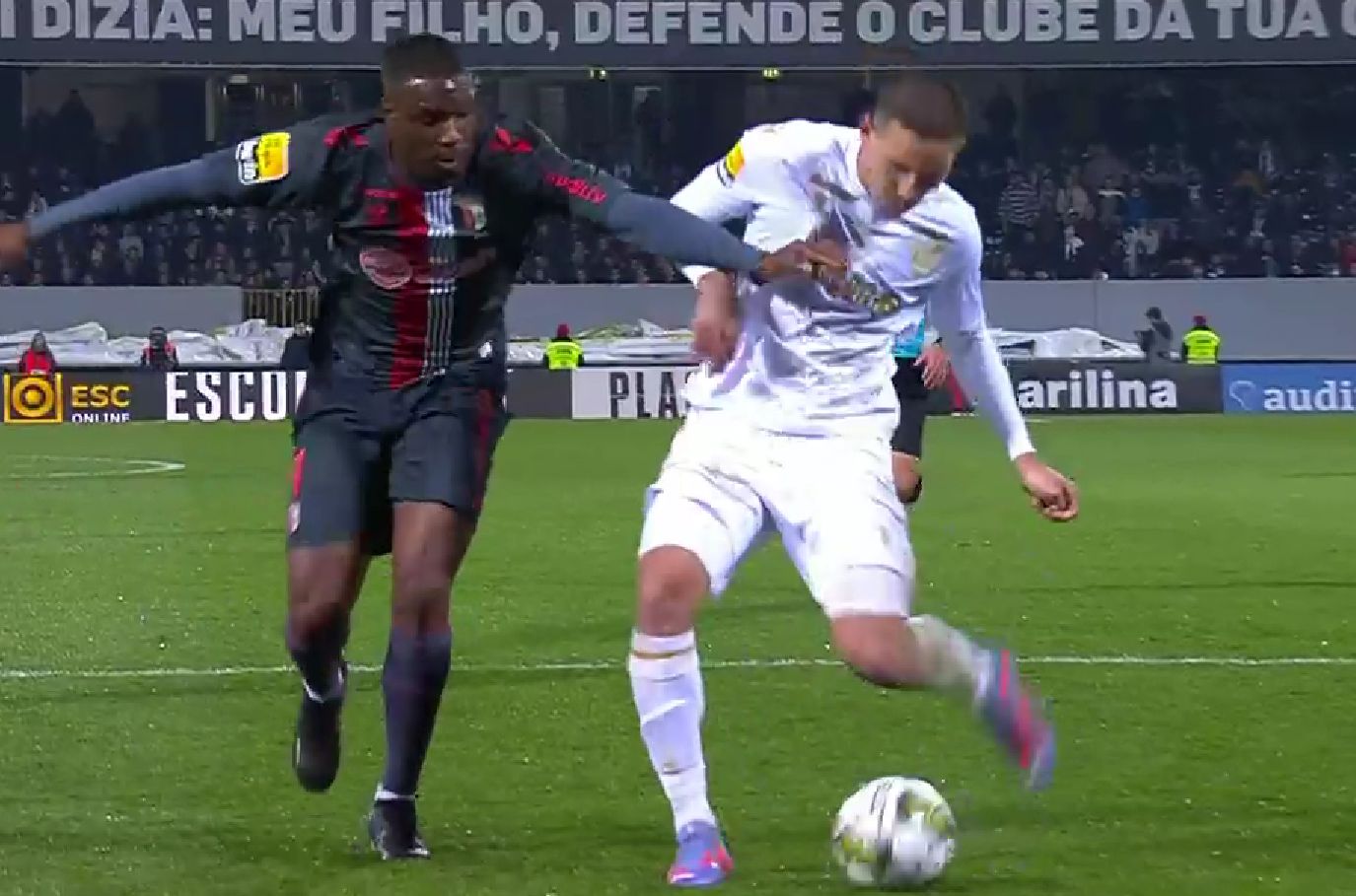 Όσκαρ… βουτιάς στην Πορτογαλία – Επέμεινε και μετά το VAR ο διαιτητής! (vid)