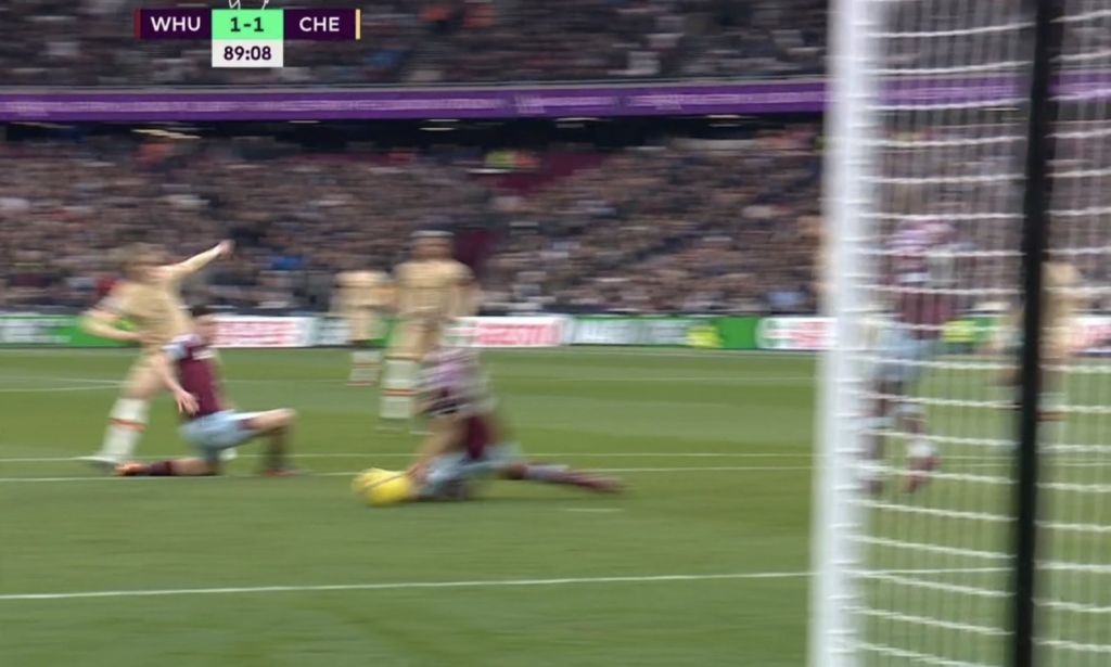 “Τρέμουν” από τα νεύρα του στην Τσέλσι – Δεν δόθηκε πέναλτι-μαρς στο 90′ (vid)