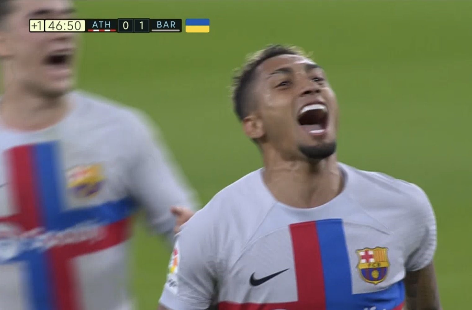 Ένα… γκολ που φέρνει πιο κοντά τον τίτλο – Ο Ραφίνια “τρέλανε” την Μπαρτσελόνα (vid)