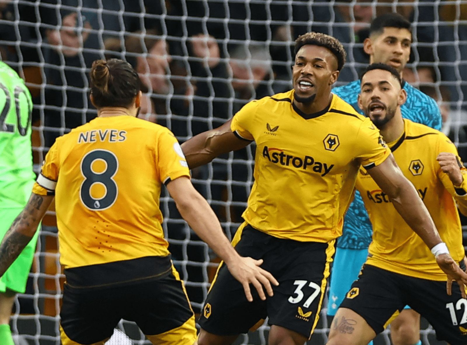 Με ασύλληπτη γκολάρα του Αντάμα, η Γουλβς τιμώρησε τη «φλύαρη» Τότεναμ! (vid)