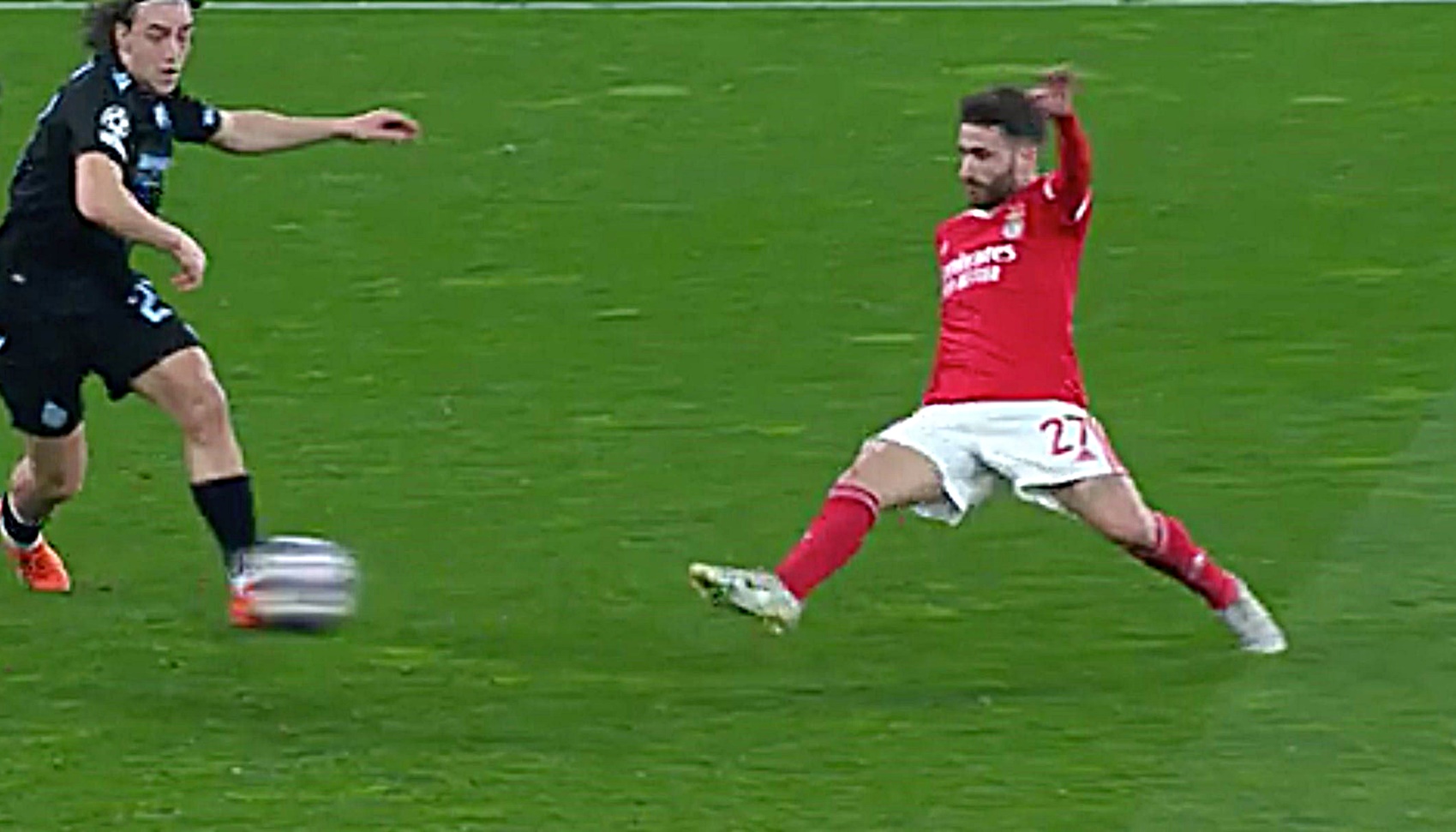 Ακυρώθηκε γκολάρα με τακουνάκι για την Μπενφίκα – Απάντησε με δυο «παστέλια» όμως! (vids)