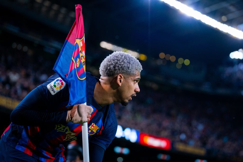 Μπαρτσελόνα: Νίκησε τη Ρεάλ, έχασε τον Αραούχο…