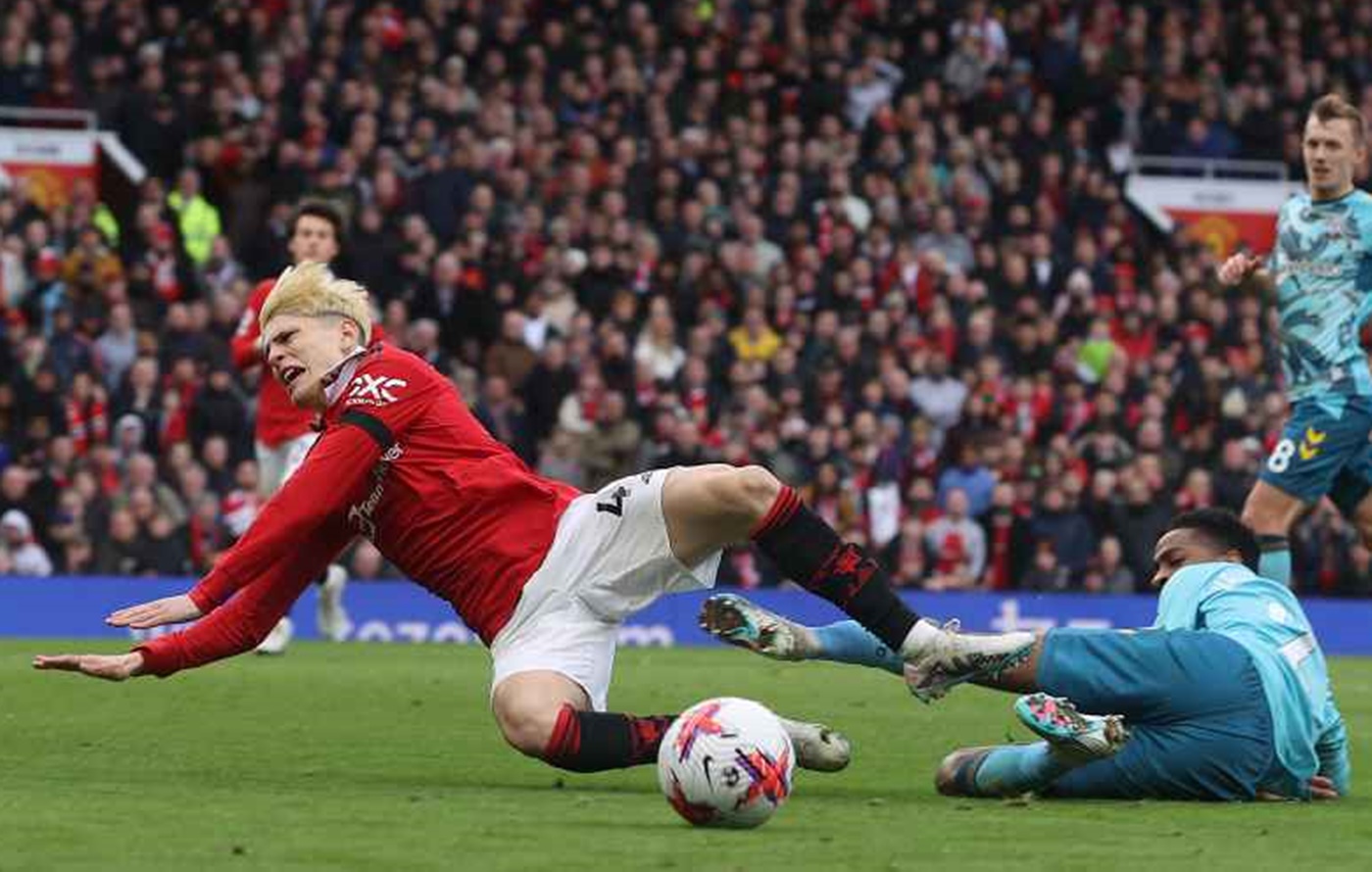 Μάντσεστερ Γιουνάιτεντ: Χάνει το αμυντικό της διαμαντάκι την κρίσιμη στιγμή!