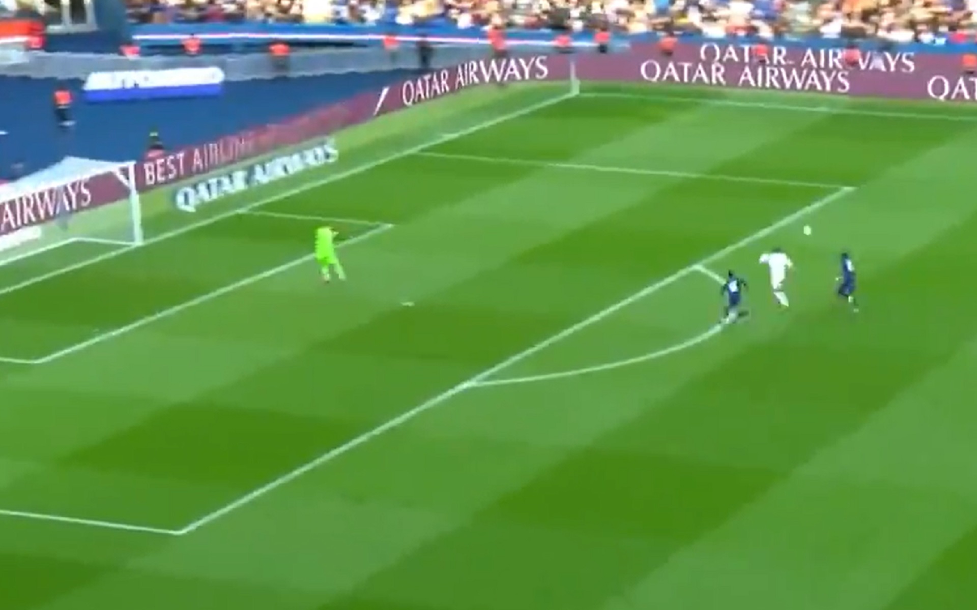 Ο Εκαμπί εκθέτει την άμυνα της Παρί που παραπαίει (vid)