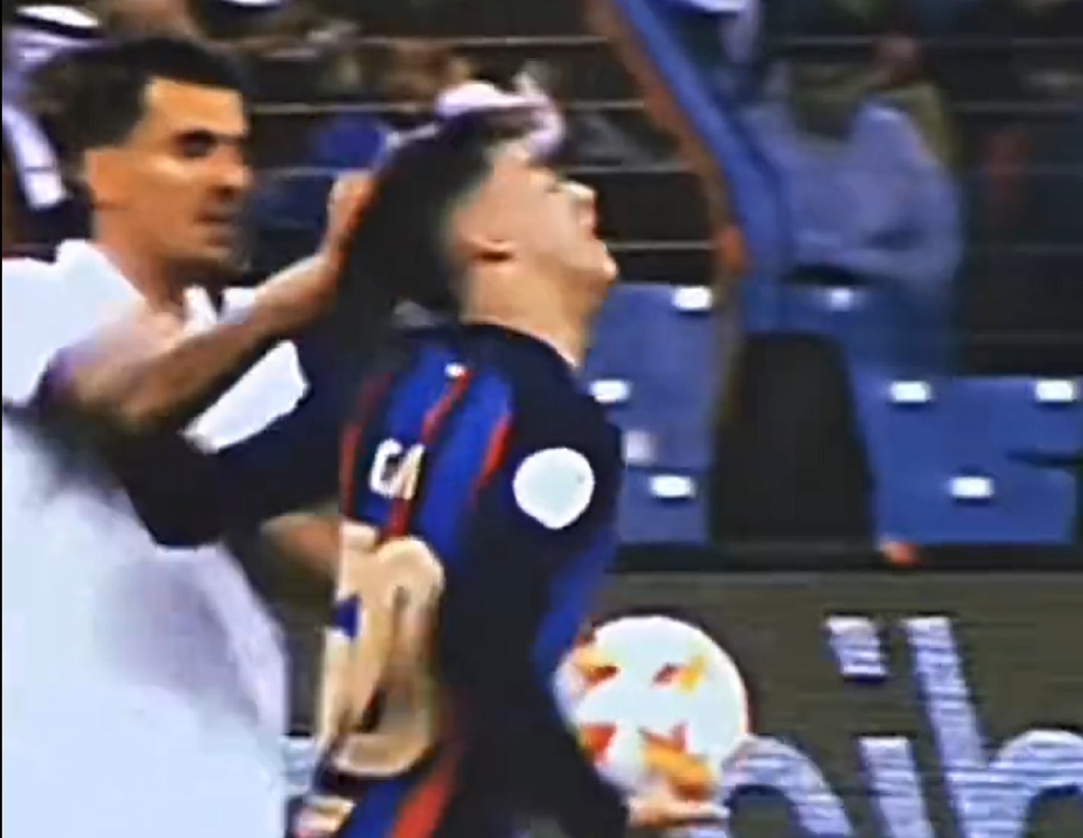 Ο Γκάβι περίμενε στη… γωνία τον Θεμπάγιος – Είχαν προηγούμενα από το Ριάντ (vid)