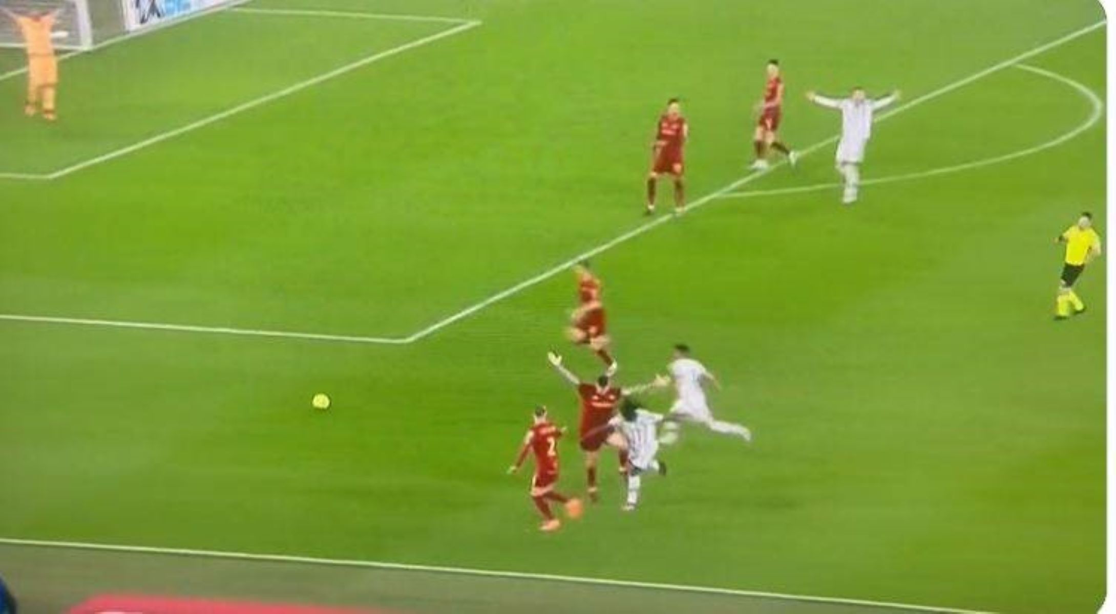 H φοβερή κλωτσιά του Κεν στον Μαντσίνι, η κόκκινη κάρτα και η αντίδραση του Αλέγκρι (vid)