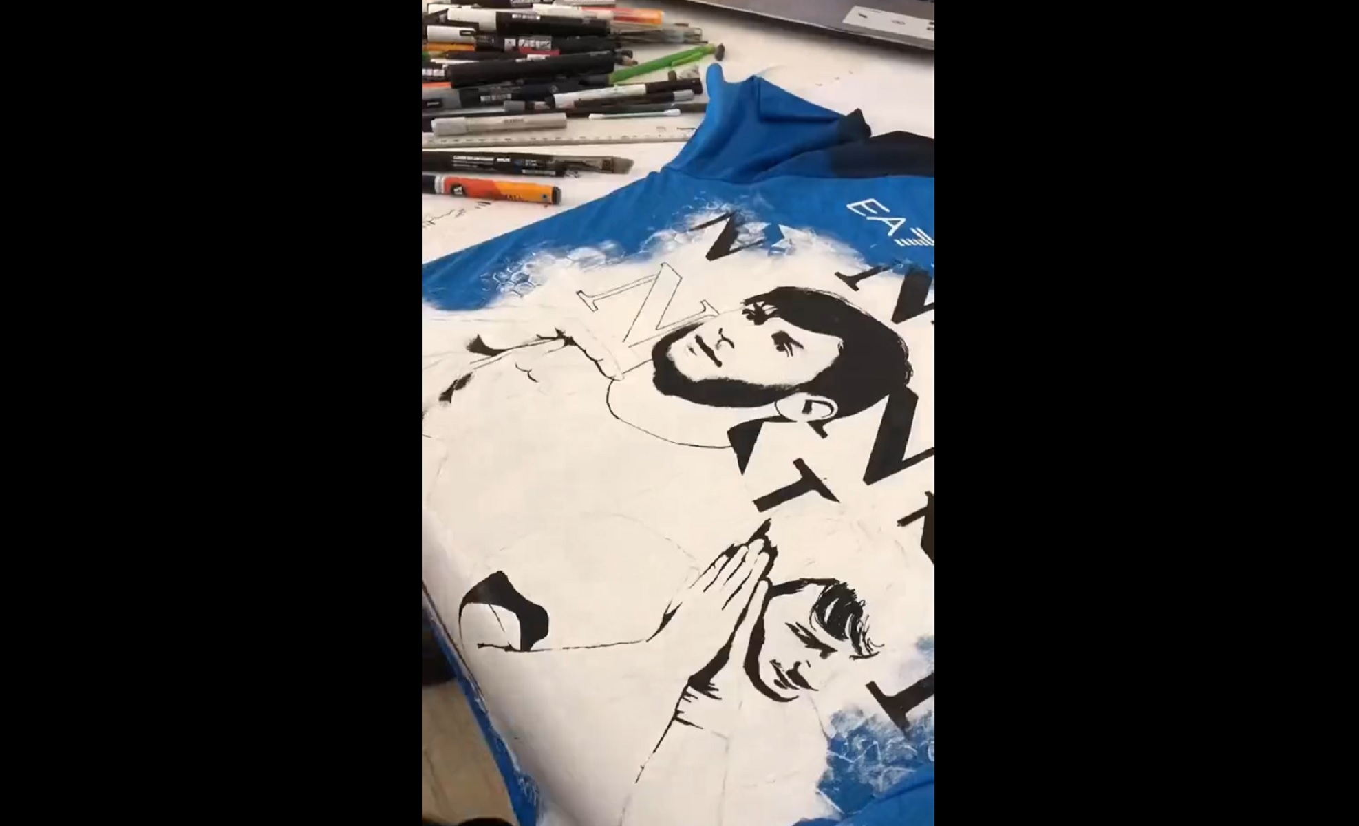 Ζωγράφος μεγαλούργησε με τη φανέλα του Κβαρατσχέλια (vid)