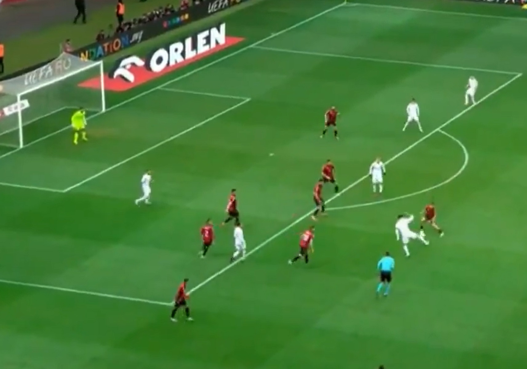 Η Αλβανία στέρησε από τον Λεβαντόφσκι μαγική γκολάρα (vid)