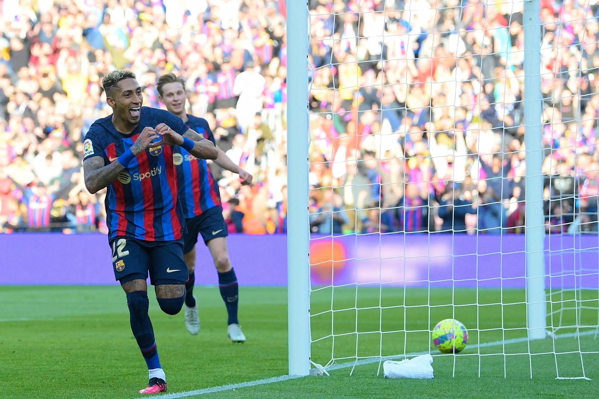 Μπαρτσελόνα: «Σκοτώνει» τον Ραφίνια για να κρατηθεί ζωντανή στην ελίτ