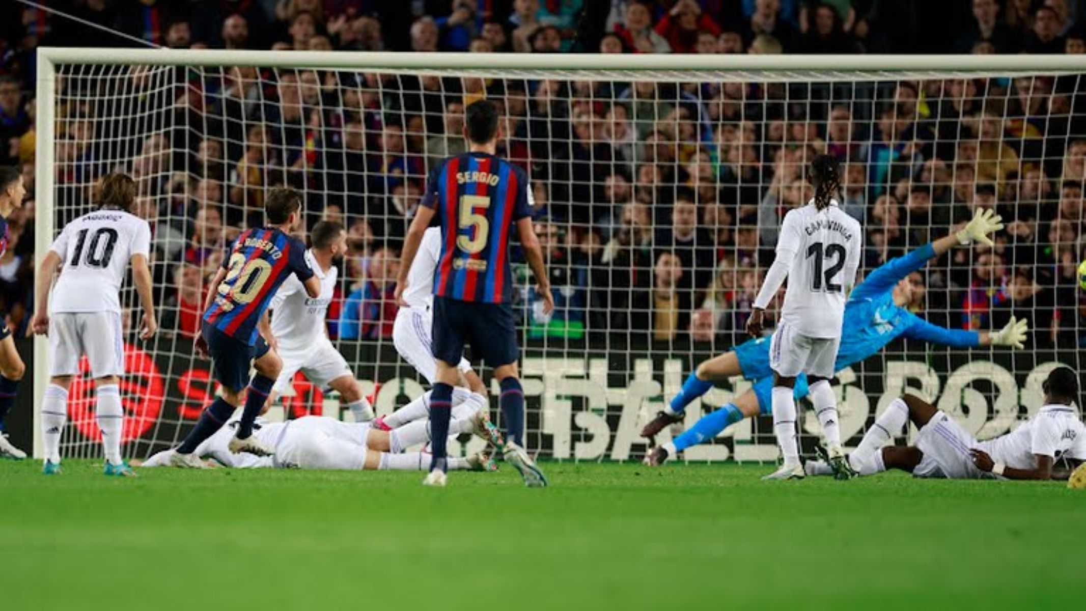 Μπαρτσελόνα – Ρεάλ: Χαμός στο Καμπ Νου, ισοφαρίζει ο Σέρτζι Ρομπέρτο (vid)