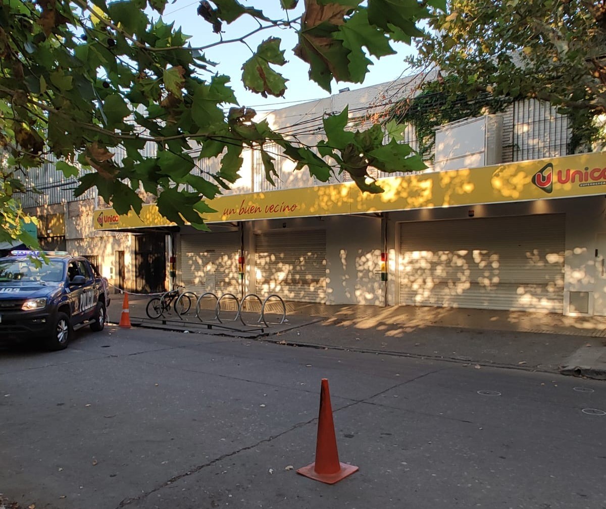 Άγνωστοι πυροβόλησαν μαγαζί στο Ροσάριο και απειλούν τον Μέσι: «Έλα, δεν θα σε προστατέψει κανείς» (pic)