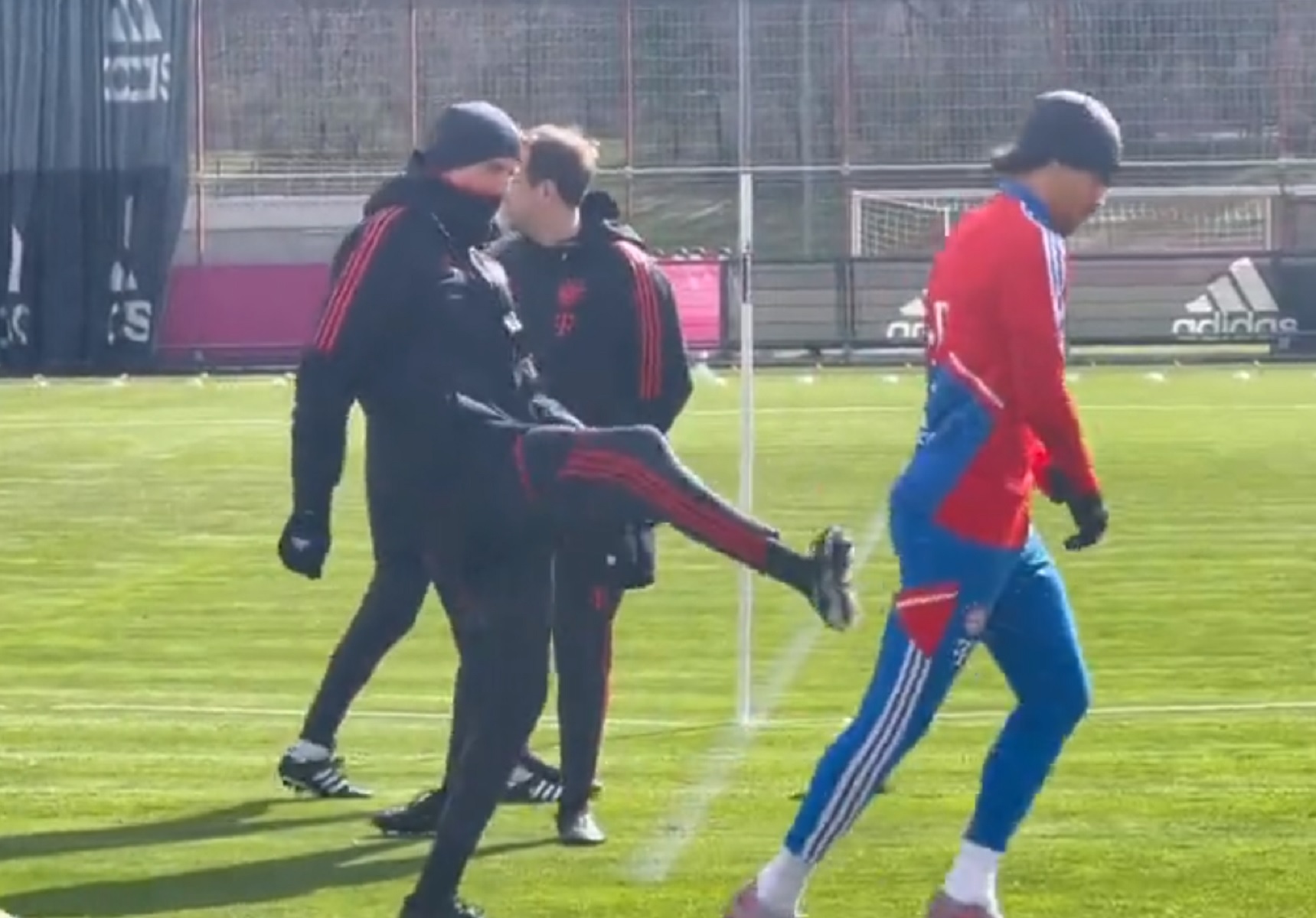 Πήρε ανάποδες ο Τούχελ – Έβαλε… γκάζια κλοτσώντας τον Σανέ (vid)