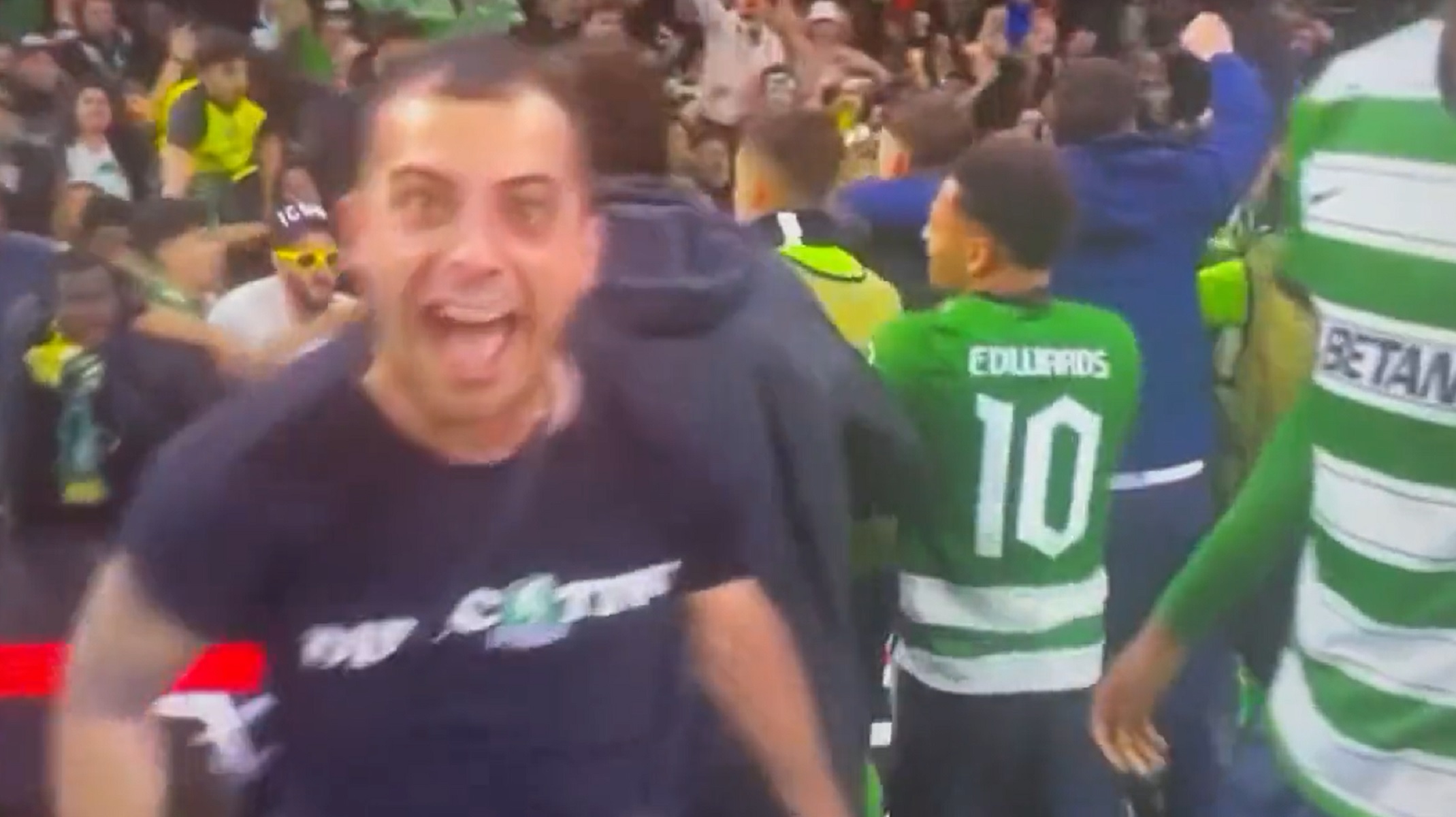 Οπαδός της Σπόρτινγκ τα… έδειξε από τη χαρά του στην Άρσεναλ (vid)