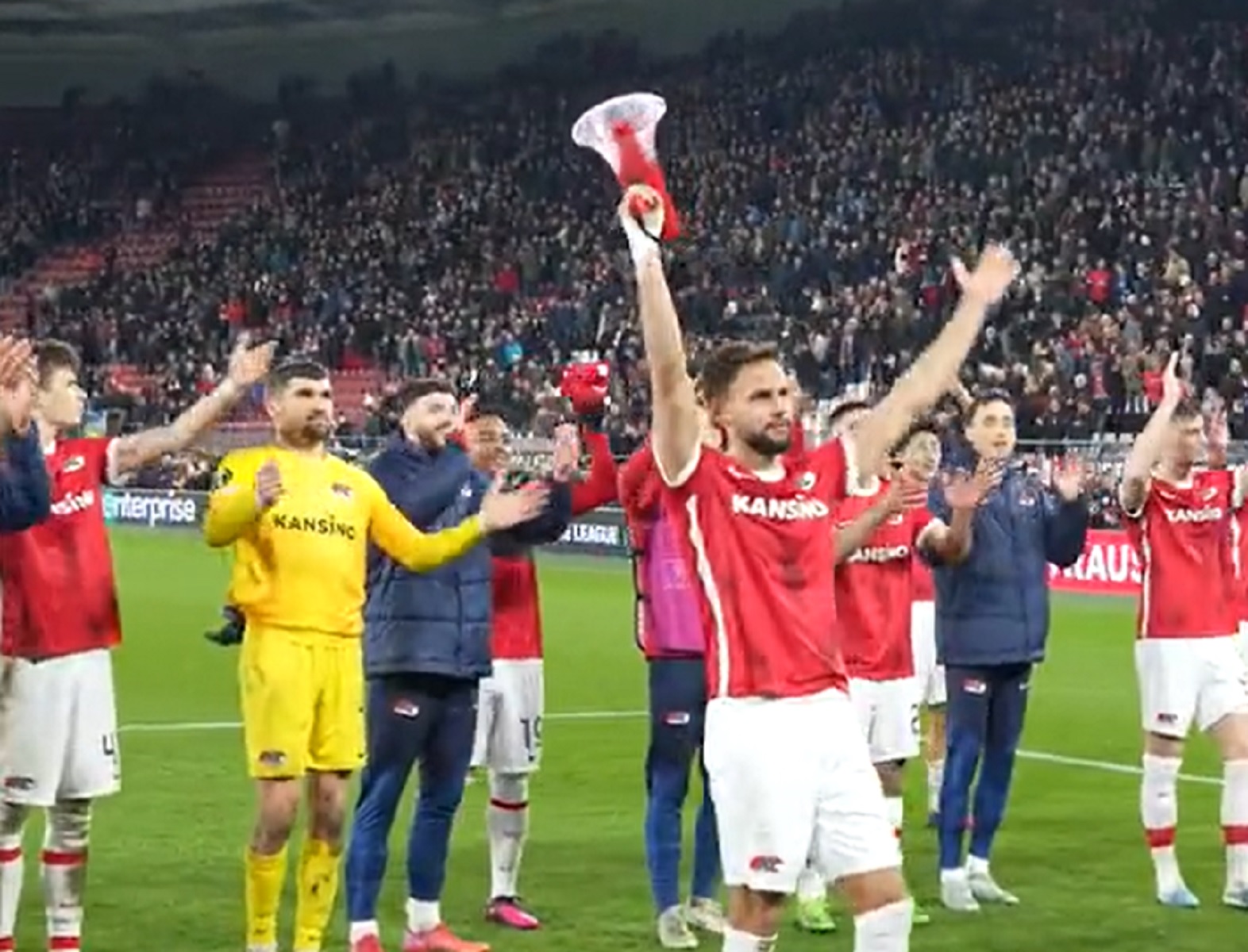 Τρελαμένος ο Χατζηδιάκος πήρε τη ντουντούκα και φώναζε συνθήματα για τον Παυλίδη (vid)