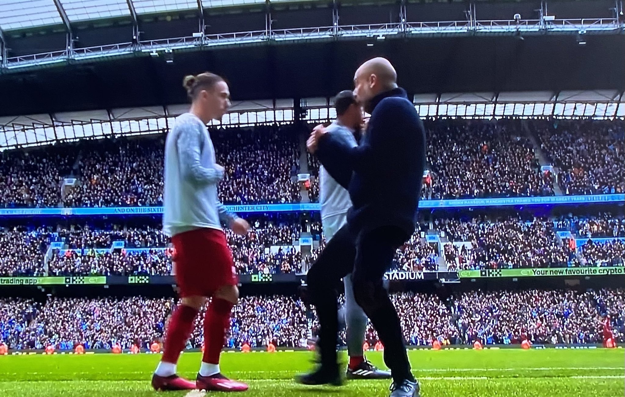 Ξεπέρασε τα όρια ο Γκουαρντιόλα – Πανηγύρισε μπροστά στα “μούτρα” του Τσιμίκα (vid)