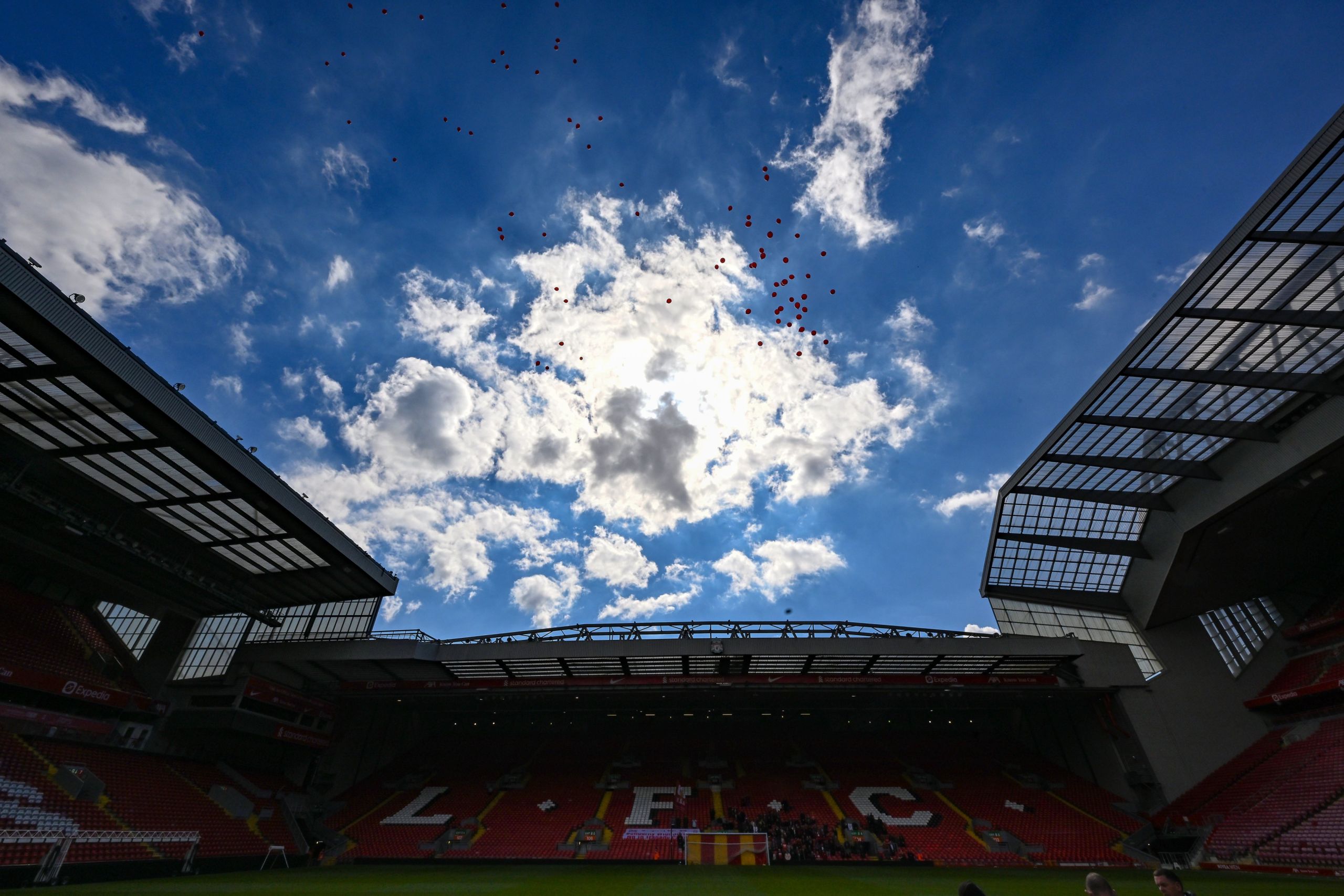 Ανατριχιαστική στιγμή στο Άνφιλντ – Οι 97 αδικοχαμένες ψυχές της τραγωδίας του Χίλσμπορο δεν θα ξεχαστούν ποτέ (pic)