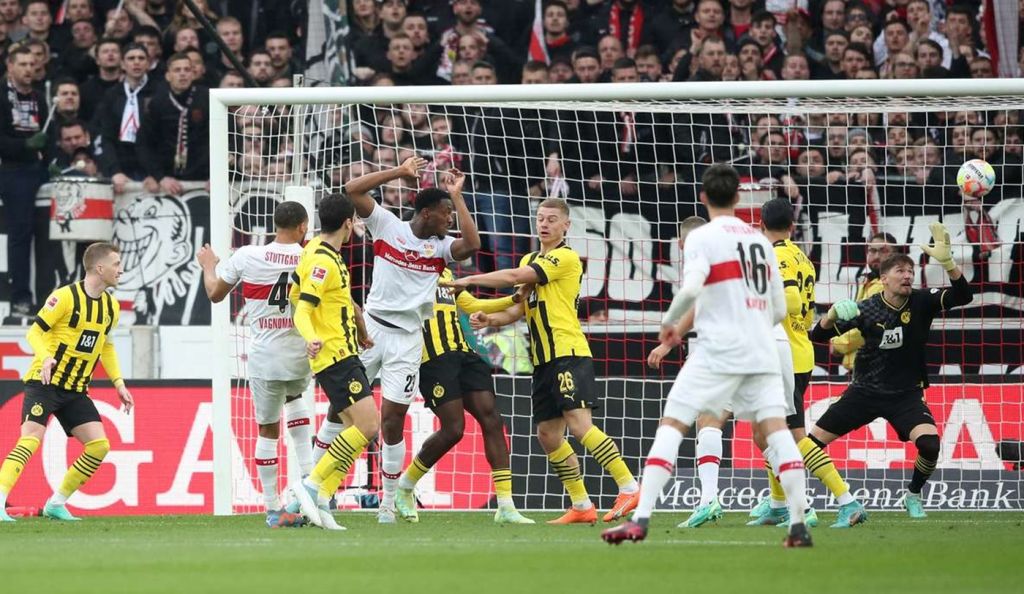 Η Ντόρτμουντ ακούμπησε την κορυφή για τρία λεπτά – Την τράβηξε ξανά κάτω η Στουτγκάρδη! (vid)