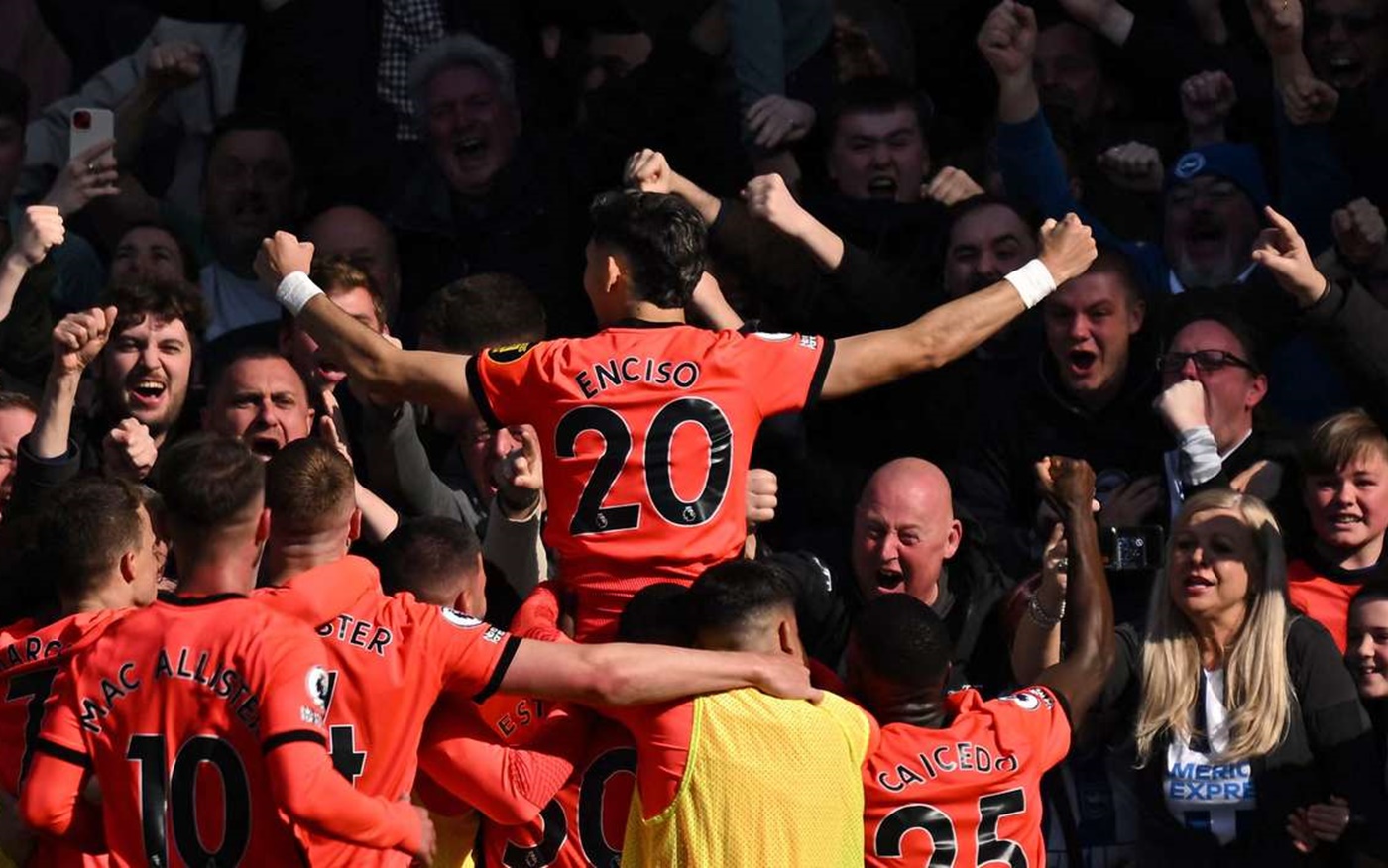 Ιστορικό «σκαμπίλι» της Μπράιτον μέσα στο σπίτι της Τσέλσι! (vid)