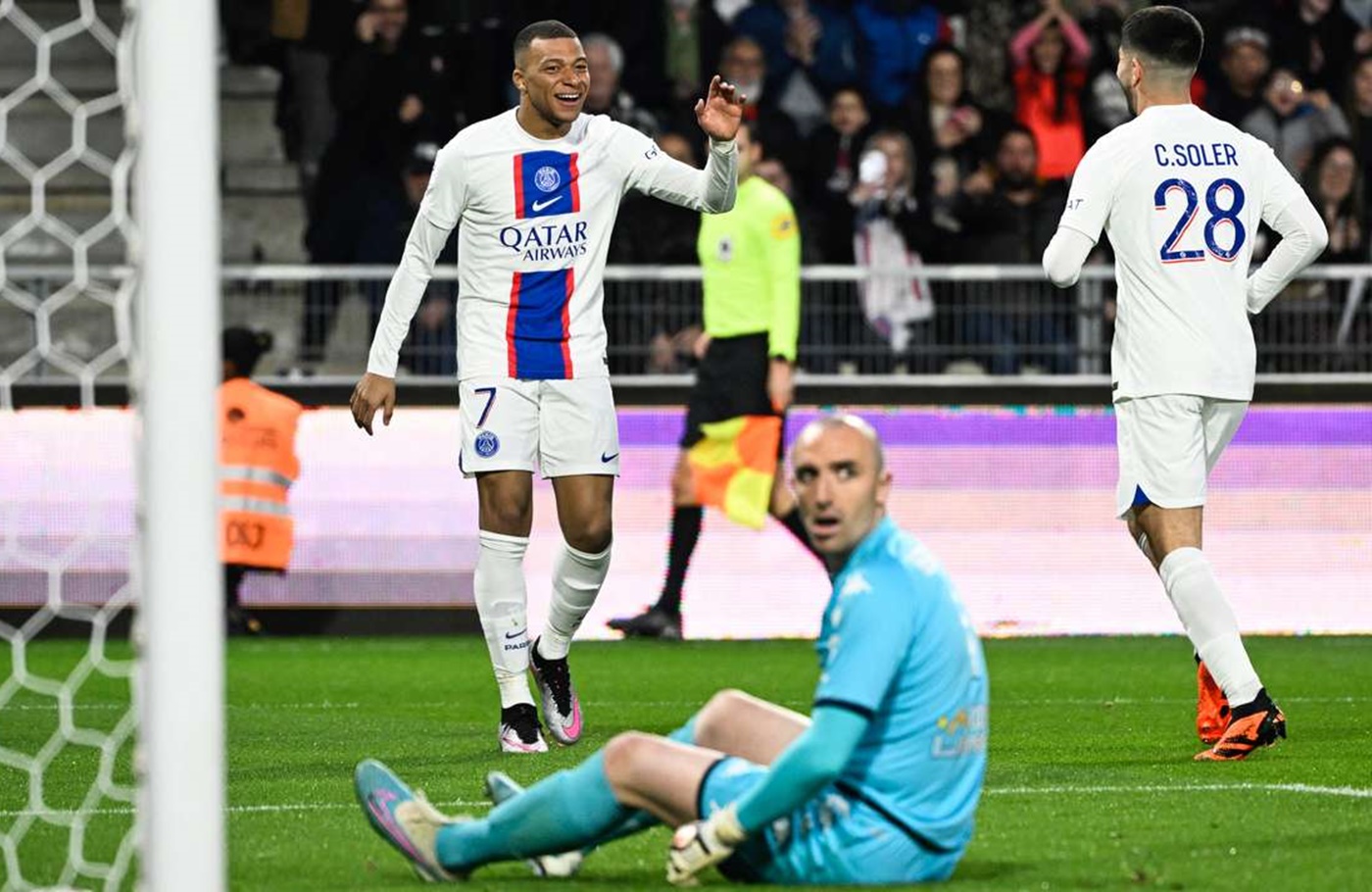 Διπλό σαν αγγαρεία η Παρί με σφραγίδα Μπαπέ (vid)