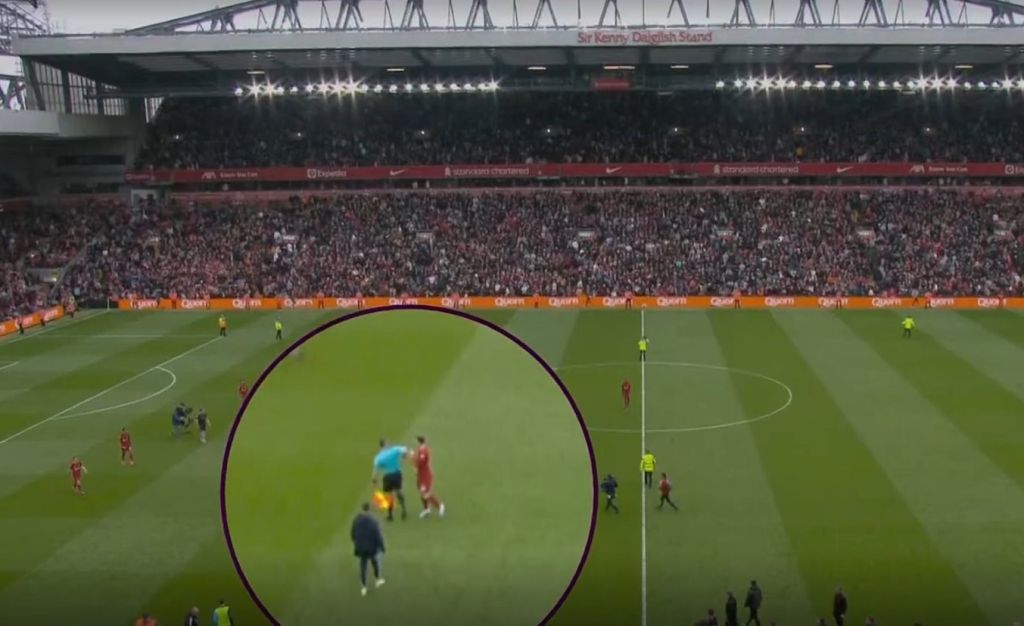 Λίβερπουλ – Άρσεναλ: Ο Ελληνοάγγλος επόπτης έκανε αγκωνιά στον Ρόμπερτσον! (vid)