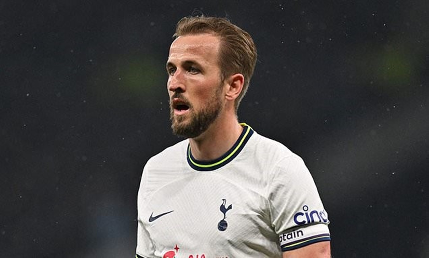 Σαν άλλες… Σειρήνες οι φίλοι της Γιουνάιτεντ πήγαν στο Λονδίνο για να… «κλέψουν» τον Κέιν! (vid)