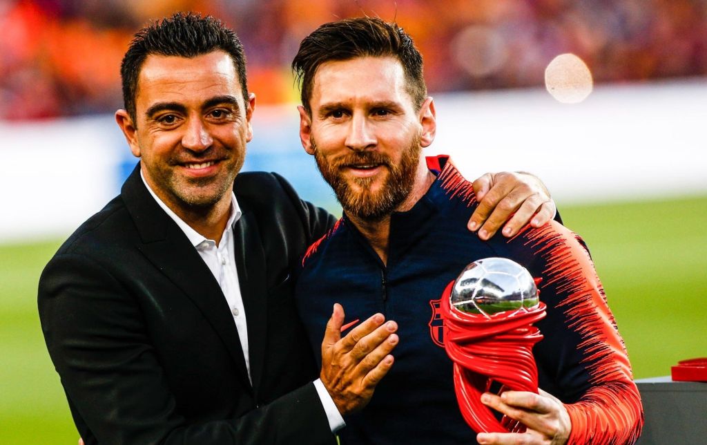 Ο Τσάβι παρακαλάει τον Μέσι: «Άντε έλα, σε περιμένω! Απάντησε στην προσφορά μας»