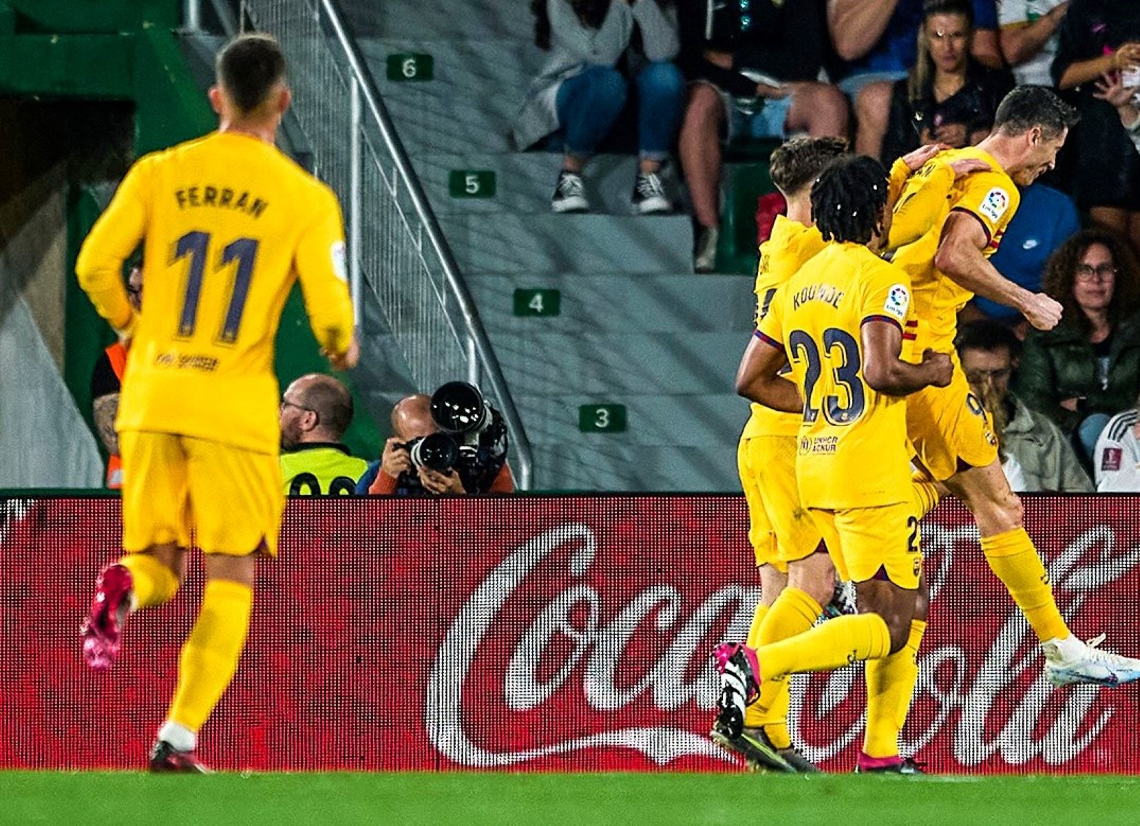 Πασαρέλα και… +15 η ασταμάτητη Μπαρτσελόνα (vid)