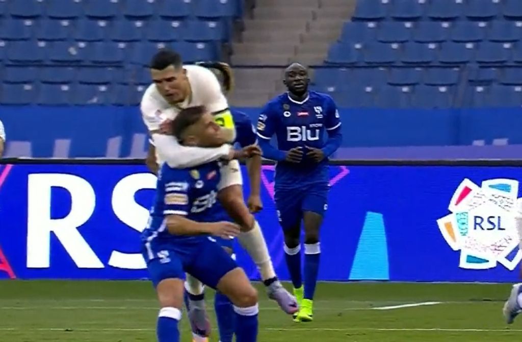 O Κριστιάνο έκανε κεφαλοκλείδωμα σε αντίπαλό του (vid)