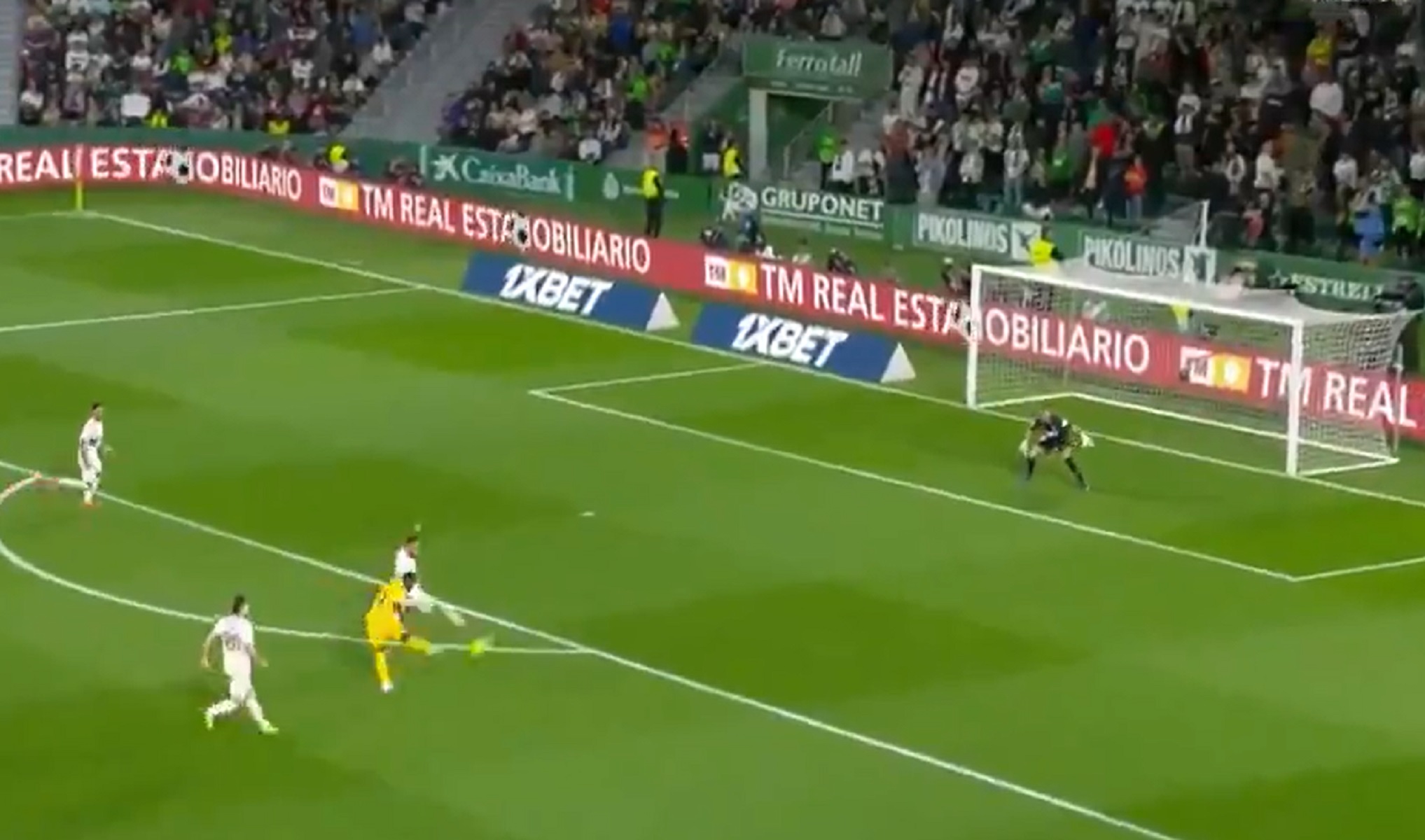 Σόλο γκολάρα του Φάτι – Έπεσαν όλοι πάνω του στον πανηγυρισμό (vid)