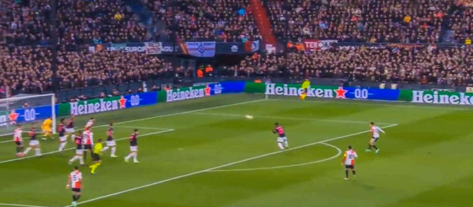 Αμάν ένας «κεραυνός» στην Ολλανδία – Γκολάρα και… αγάλματα όλοι στη Ρόμα (vid)