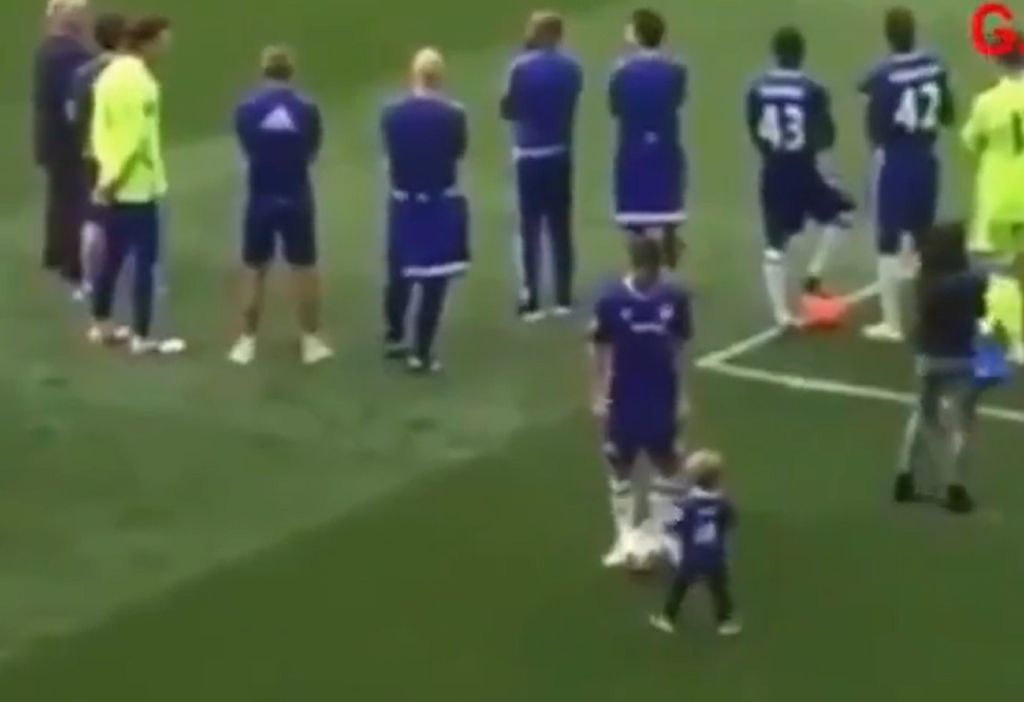 Όταν ο Αζάρ… κορόιδευε τον γιο του – Τώρα ο μικρός κάνει… παπάδες με τη μπάλα (vid)