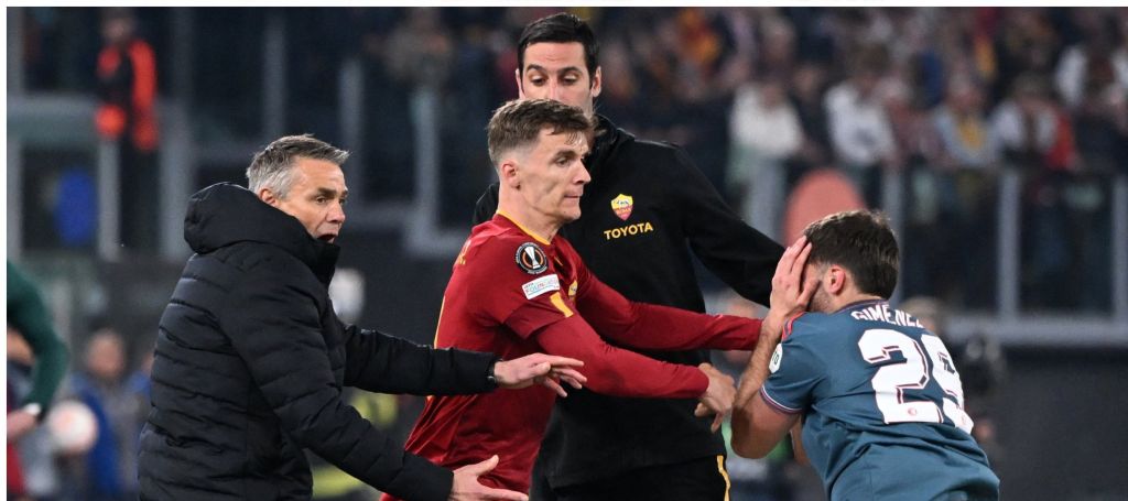 Τραγικός ο βοηθός του Μουρίνιο – Έσπρωξε παίκτη της Φέγενορντ… και πλήρωσε την ανοησία (vid)