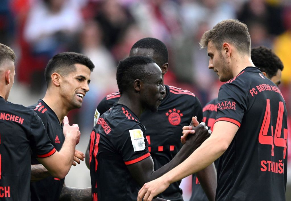 Δίνει απαντήσεις στο χορτάρι ο Μανέ – Aσίστ… ζωγραφιά από Κανσέλο (vid)