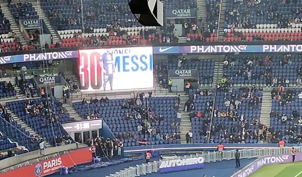 Ασέβεια των οπαδών της Παρί στον Μέσι – Γιουχαΐσματα και κραυγές για τον Αργεντινό (vid)