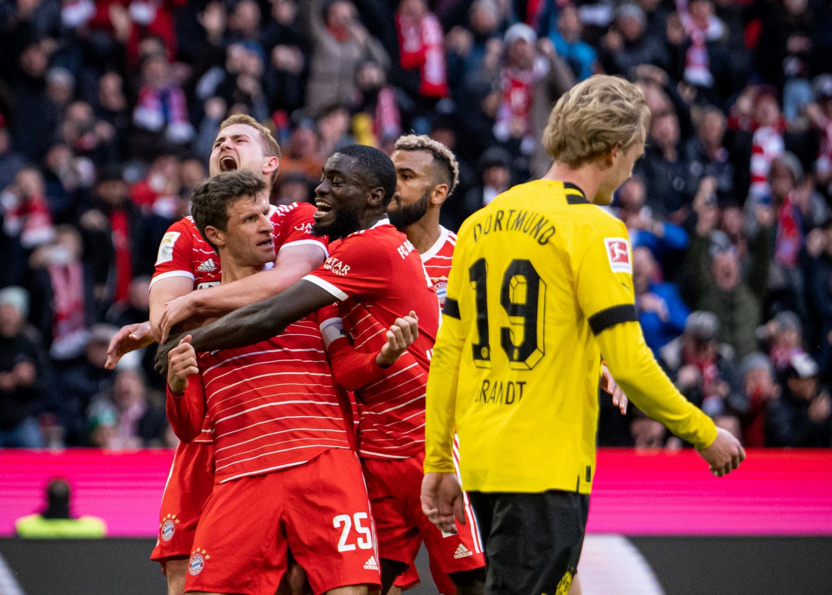 Βομβαρδίζει ανελέητα η Μπάγερν την Ντόρτμουντ (vid)