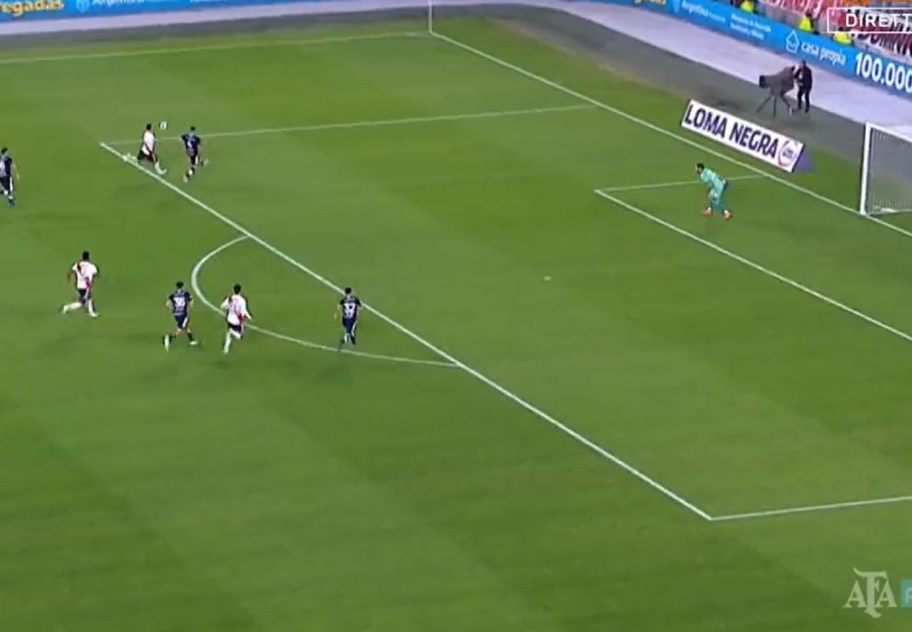 Τρομερό γκολ – βολέ του Σουάρες της Ρίβερ Πλέιτ – Πήρε… φωτιά το Μονουμεντάλ (vid)