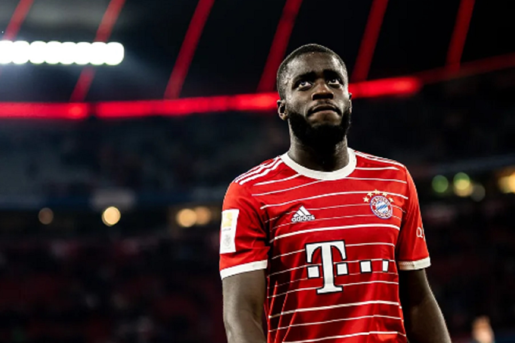 Διαλύθηκε η άμυνα της Μπάγερν Μονάχου: Τέλος και ο Ουπαμεκανό