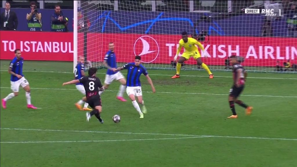 Προσπαθεί η Μίλαν, αλλά είναι άτυχη – Ισοφάρισε την Ίντερ… στα δοκάρια (vids)