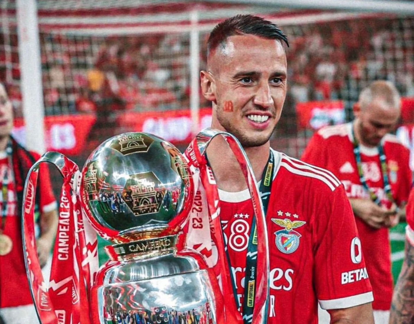 Μπενφίκα: Όλο το «Ντα Λουζ» αποθέωσε τον Βλαχοδήμο στην απονομή του 38ου τίτλου! (vid)