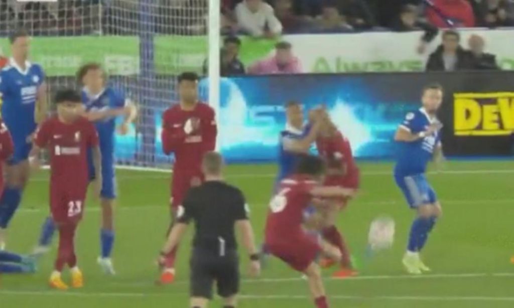 H «διαστημική» γκολάρα του Αλεξάντερ-Άρνολντ κόντρα στη Λέστερ (vid)