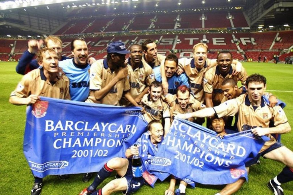 Σαν σήμερα: Το ιστορικό «διπλό» της Άρσεναλ κόντρα στη Γιουνάιτεντ που έφερε το πρωτάθλημα!