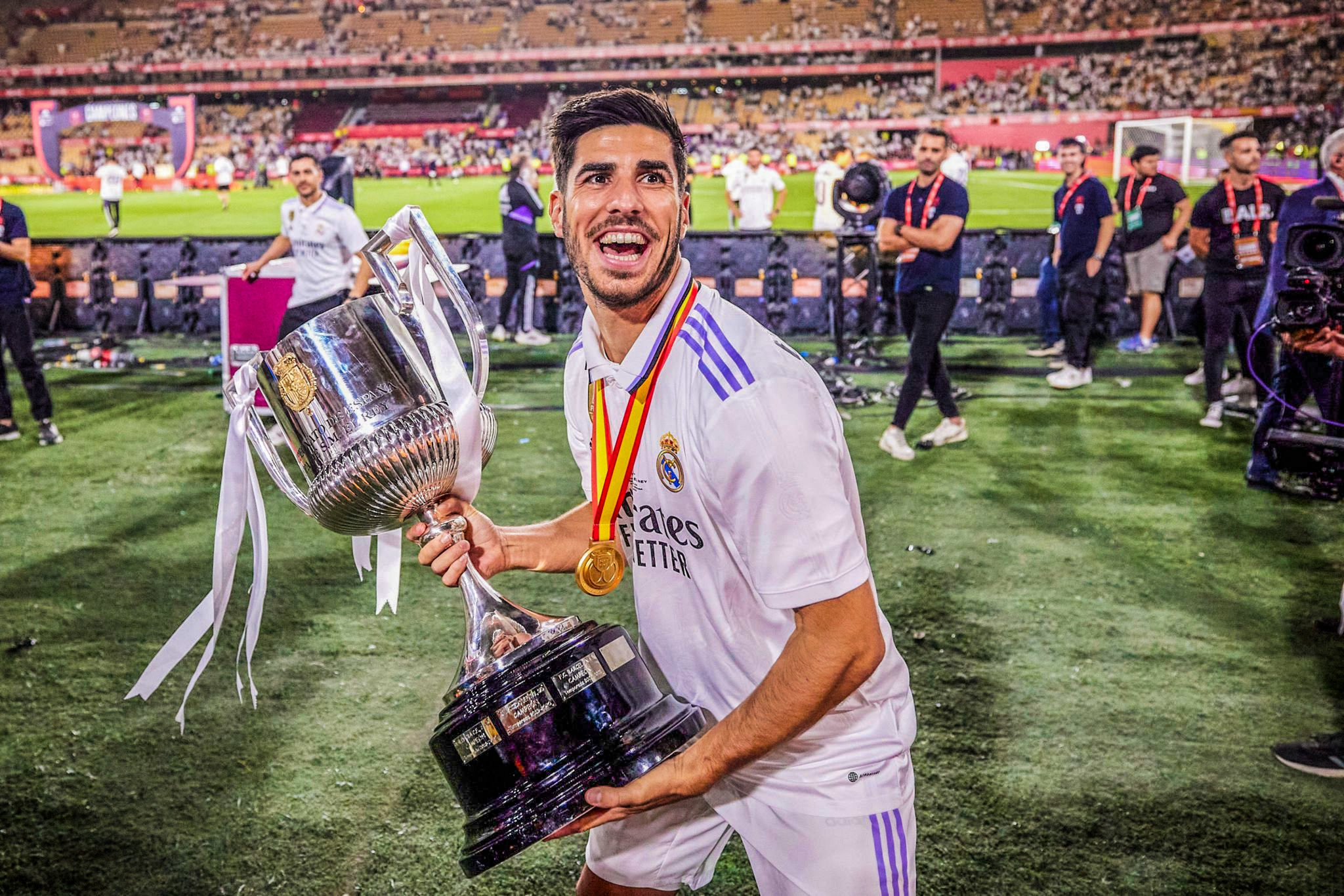 Μυρίστηκε… αίμα η Παρί: Χώνεται για Ασένσιο