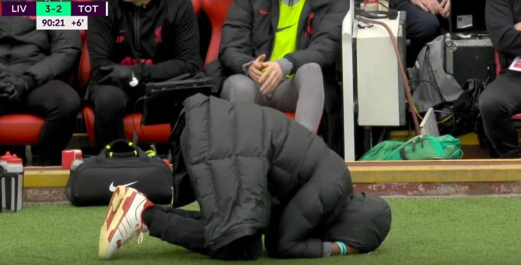 Επική αντίδραση Κλοπ σε… απόφαση του διαιτητή – Βούτηξε στο έδαφος και «κλάμα» (vid)