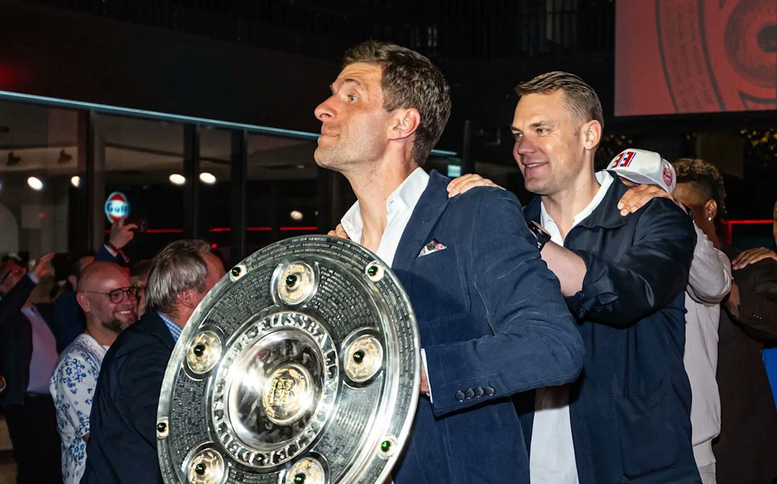 Μπάγερν Μονάχου: Δύο παίκτες της έχουν σοβαρό «πρόβλημα» μέσης μετά το πρωτάθλημα! (pics)