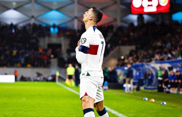 Ο Κριστιάνο Ρονάλντο ακόμα και τώρα κάνει το πλήθος να τρελαίνεται για χάρη του! 