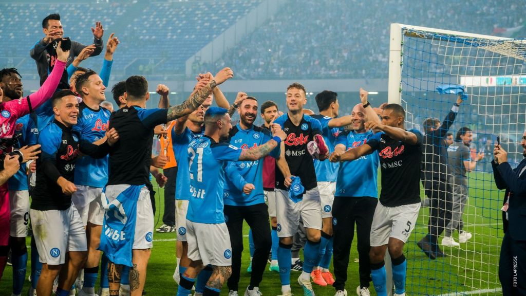 «Φλέγεται» η Νάπολη για τους πρωταθλητές (vid)