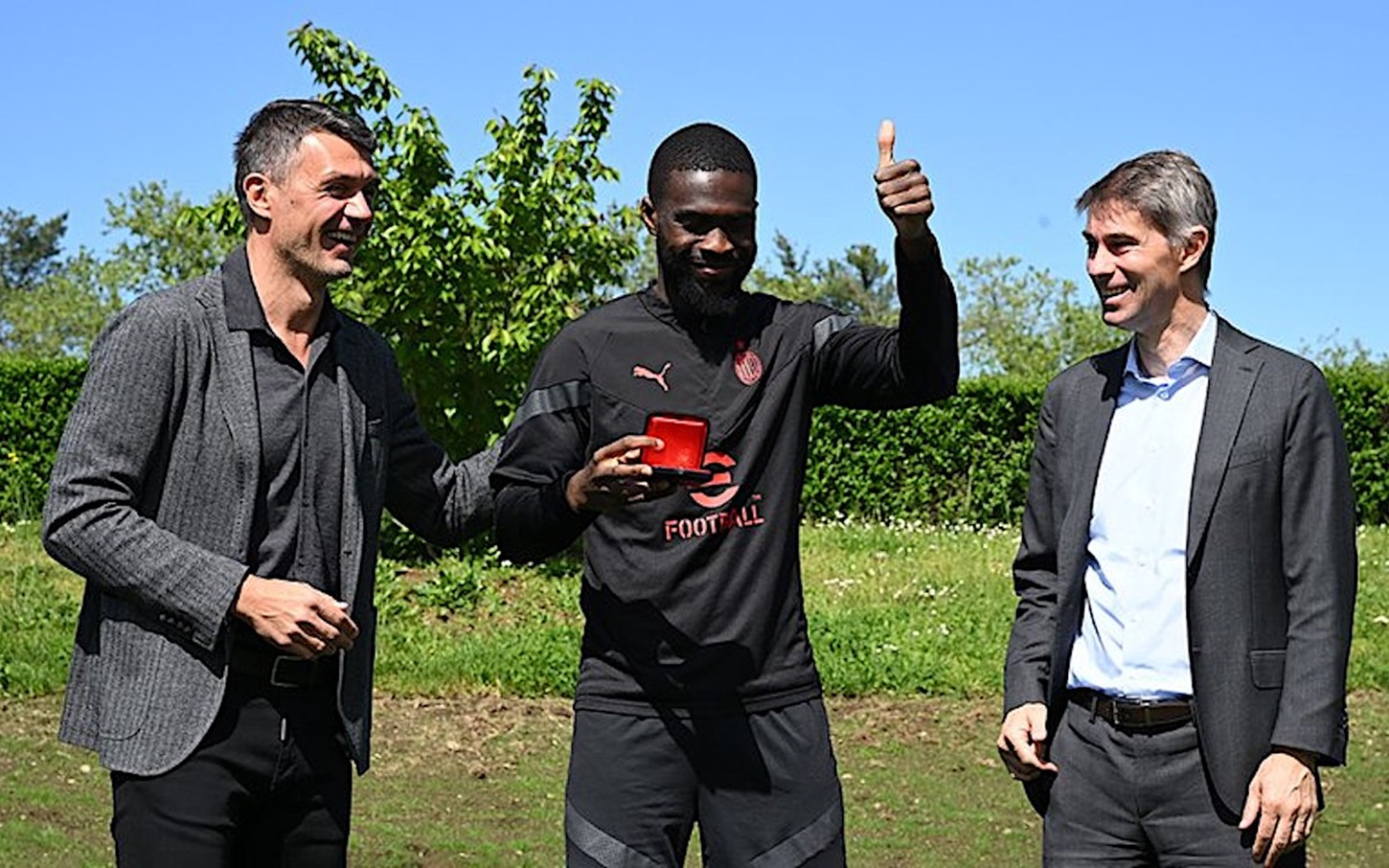 Μίλαν: Κατοστάρης ο Τομόρι – Εγκώμια και δώρο από τον Μαλντίνι! (vid)