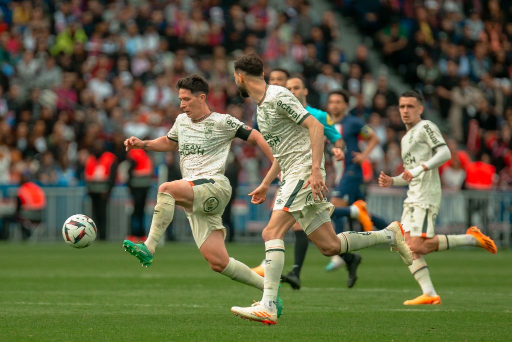 Παρί… πως σε διέλυσε έτσι – Το γκολ για σεμινάριο της Λοριάν που θα ζήλεψε και ο Μέσι (vid)