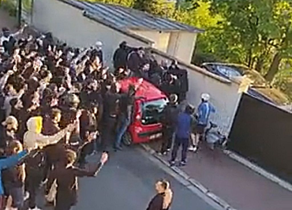 Οπαδοί της Παρί έξω από το σπίτι του Νεϊμάρ τον… διώχνουν από την Παρί – Η αντίδραση του Βραζιλιάνου (vid)